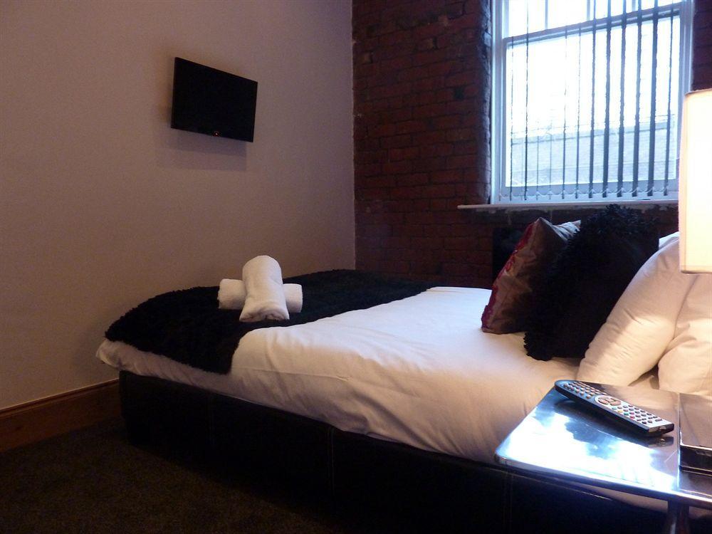 Ashton House Hostel Manchester Exterior photo