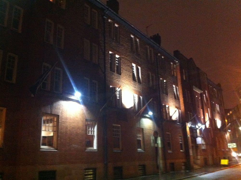 Ashton House Hostel Manchester Exterior photo