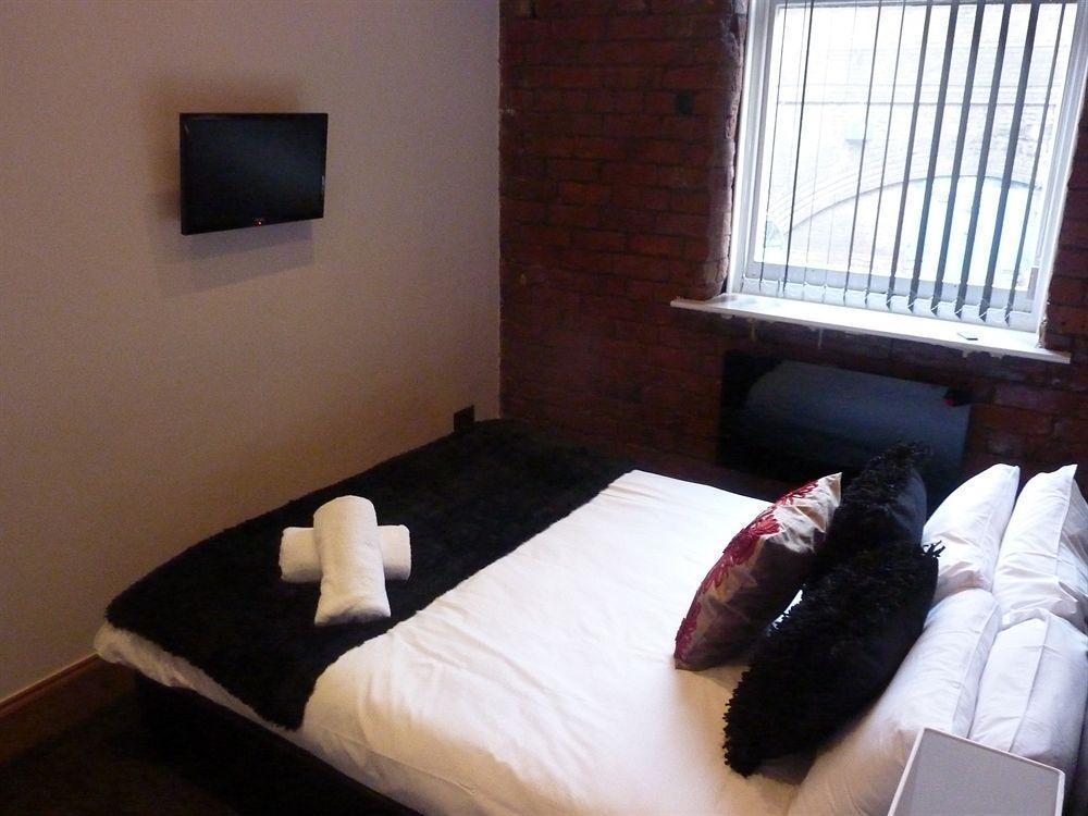 Ashton House Hostel Manchester Exterior photo