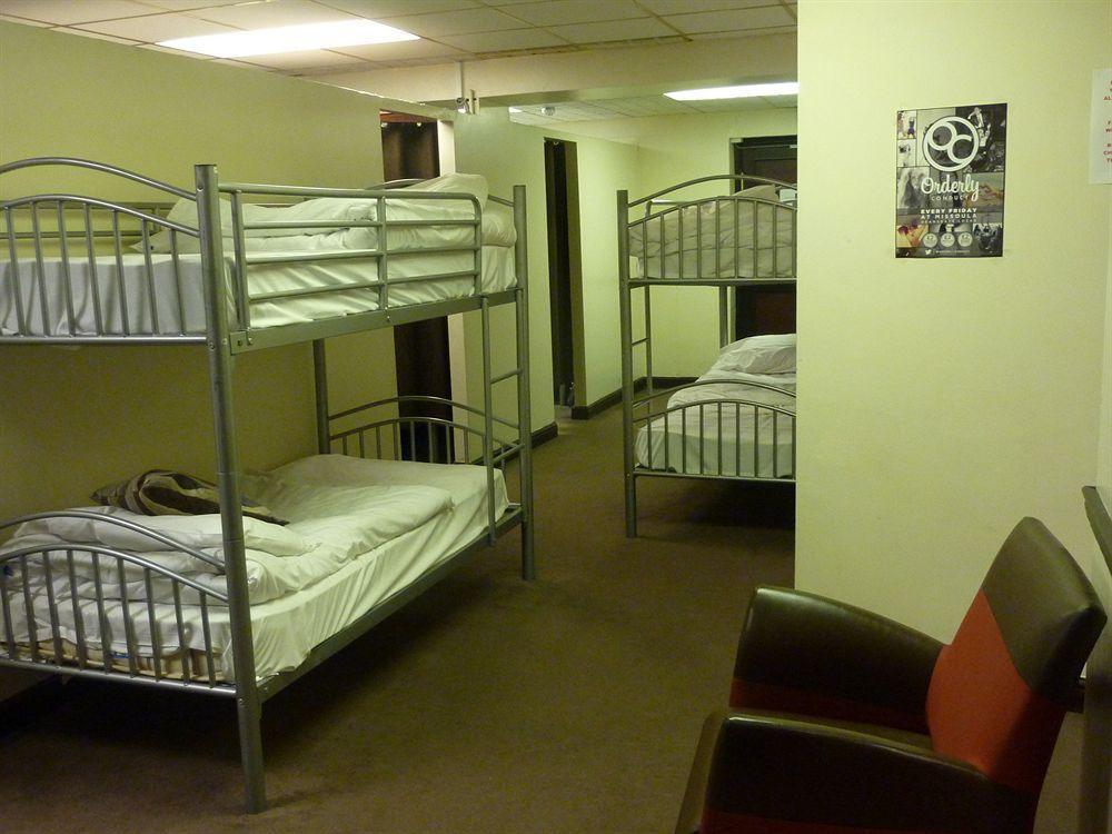 Ashton House Hostel Manchester Exterior photo