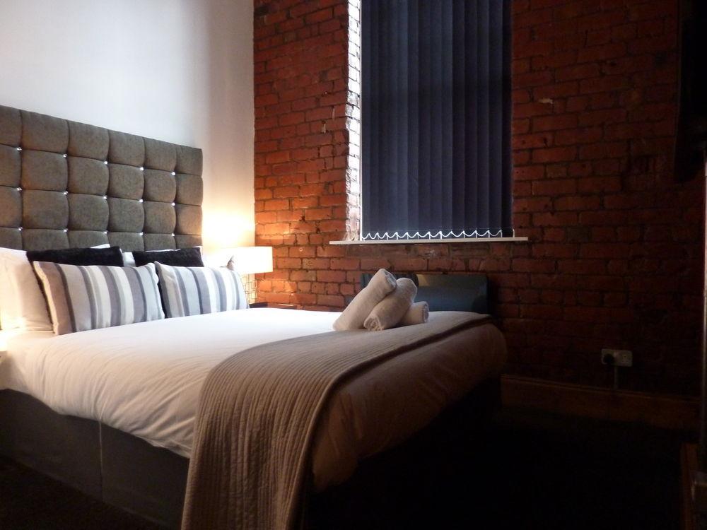 Ashton House Hostel Manchester Exterior photo
