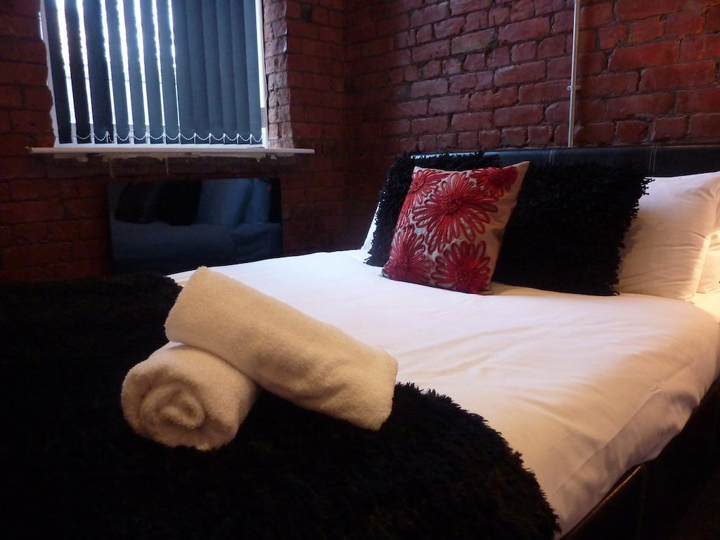 Ashton House Hostel Manchester Exterior photo