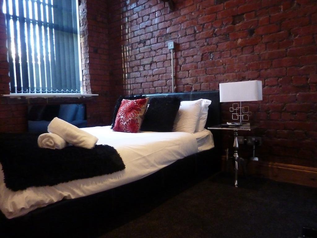 Ashton House Hostel Manchester Exterior photo