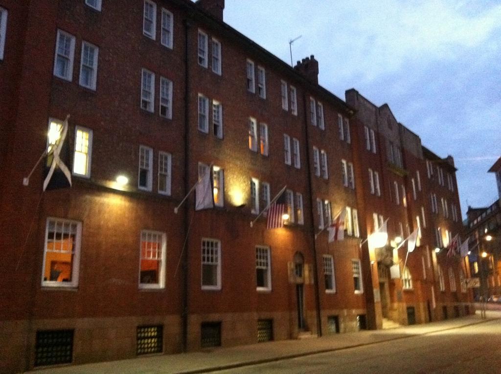 Ashton House Hostel Manchester Exterior photo
